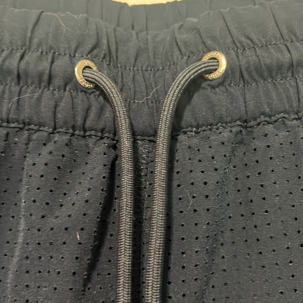 Vuori Breeze Performance Shorts Womens - Picture 4 of 7